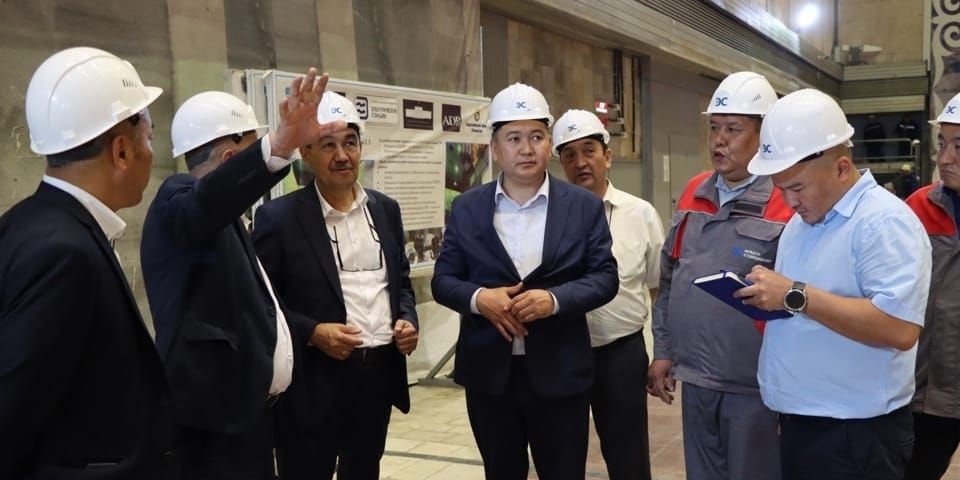 Замминистра энергетики КР Салават Садыракунов проверил работу и модернизацию гидроэлектростанций в Джалал-Абадской области.