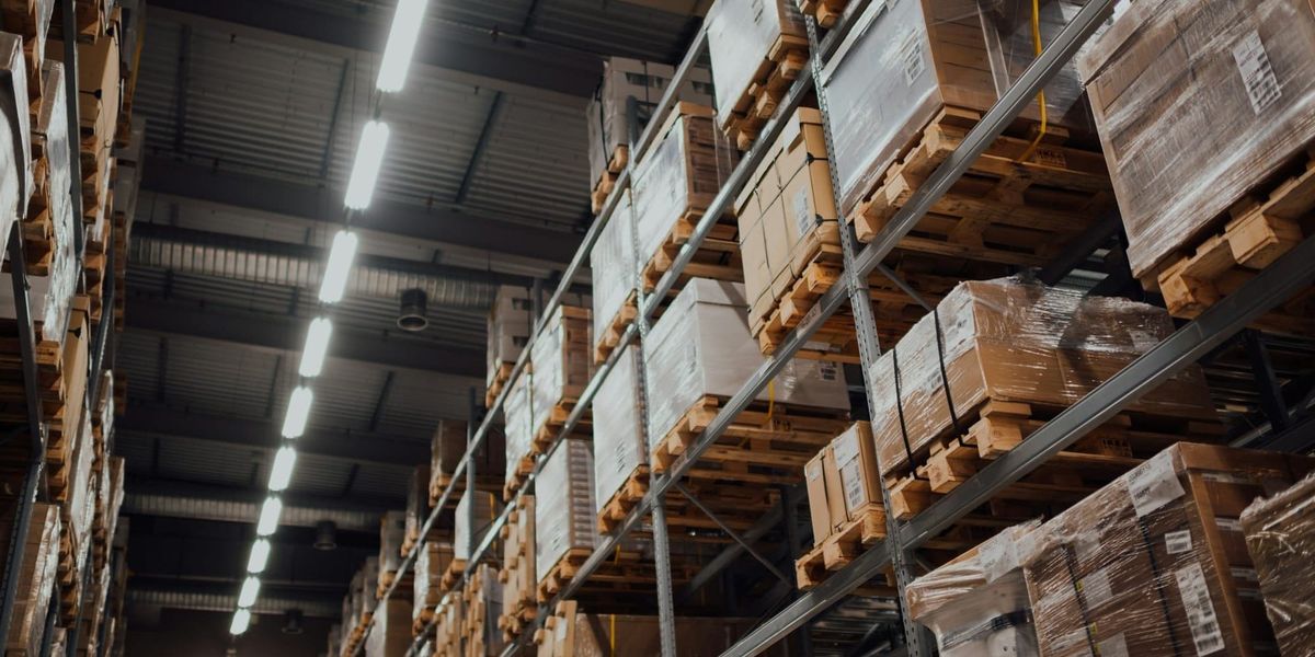 «Складов нет, но вы держитесь»: что тормозит логистику и e-commerce в Кыргызстане