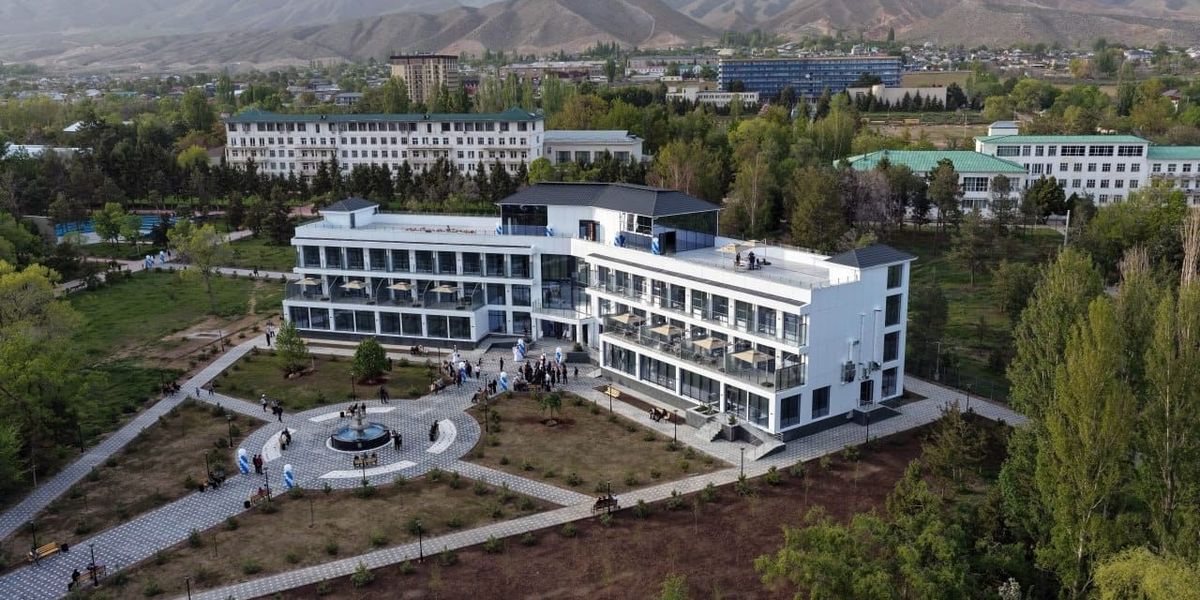 Садыр Жапаров открыл новый корпус санатория «Голубой Иссык-Куль»