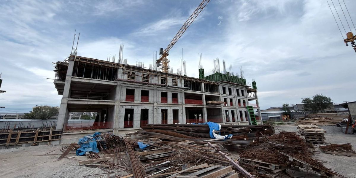 Строительство 17-этажного жилого дома по улице Матыева в Бишкеке