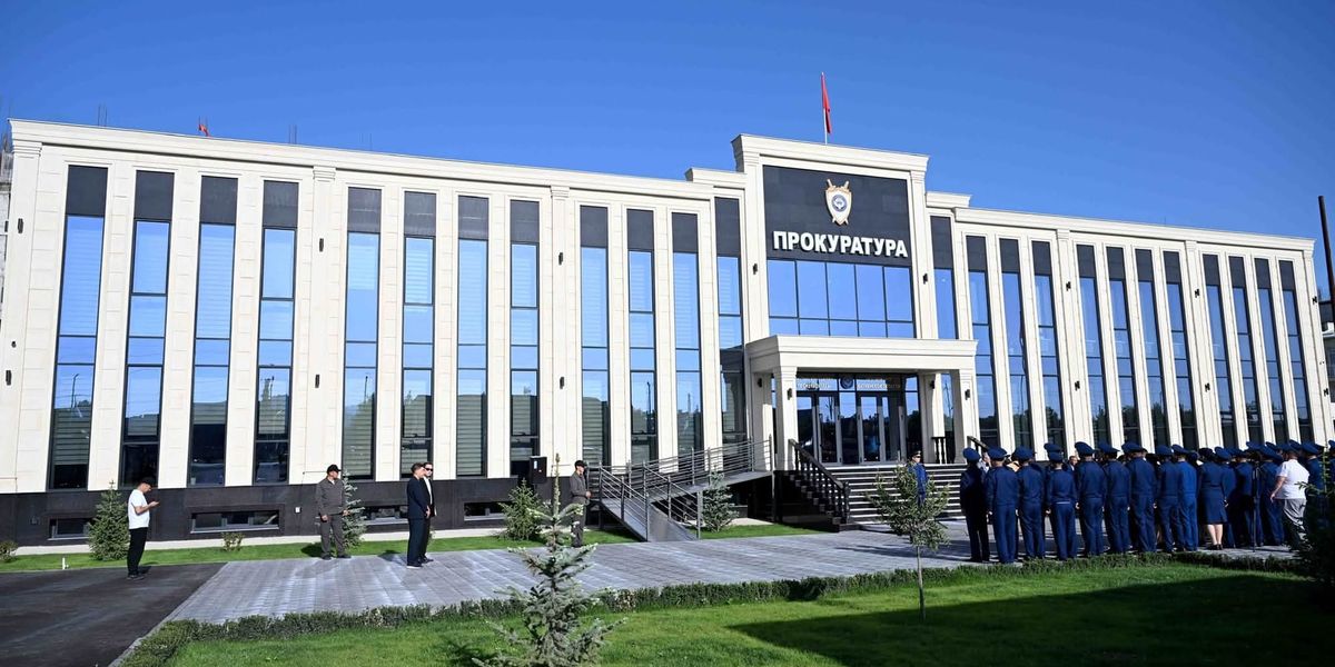 В Баткене открыли новое здание областной прокуратуры. В церемонии участвовал глава кабмина Адылбек Касымалиев.