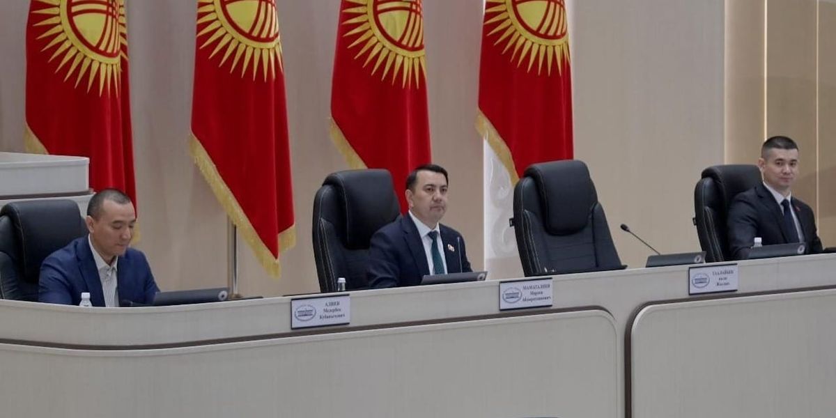 Жогорку Кенеш обновил правила работы избиркомов и подготовки выборов