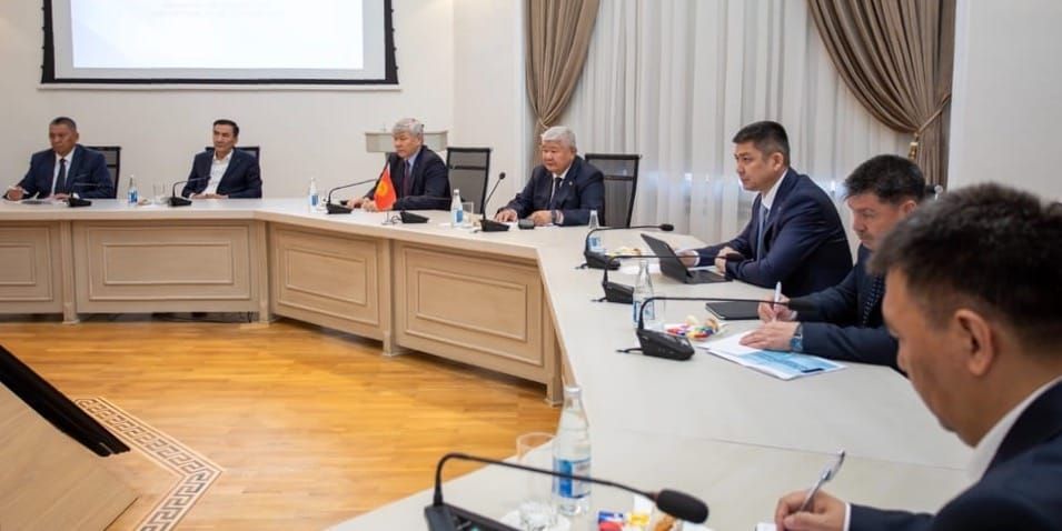 Кыргызстан планирует присоединиться к Каспийскому коридору зеленой энергии