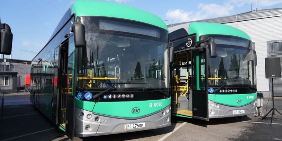 В Бишкеке за день провели более 720 тысяч безналичных оплат в автобусах
