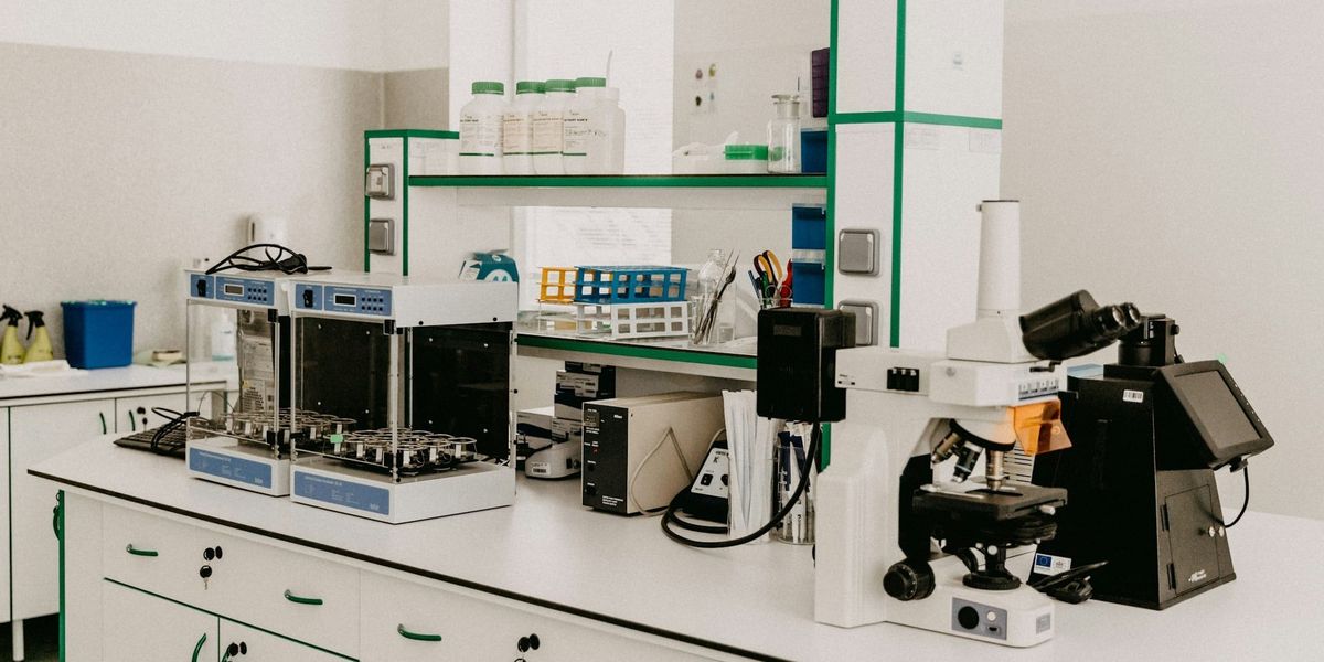 КНАУ закупит оборудование и реагенты для лаборатории In Vitro на 76.5 млн сомов