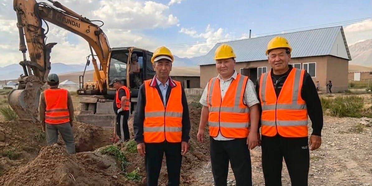 В селе Сары-Могол Ошской области прокладывают водопровод