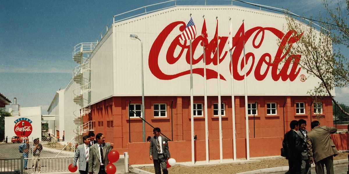Coca-Cola празднует 30 лет в Кыргызстане