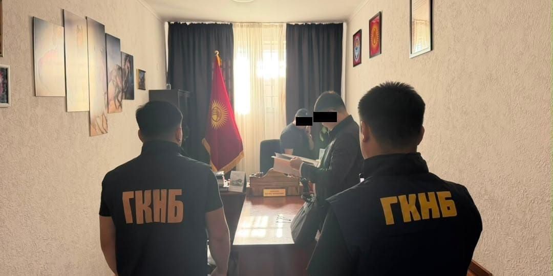 В Чуйской области начальник учреждения ГСИН систематически требовал деньги за звонки и свидания