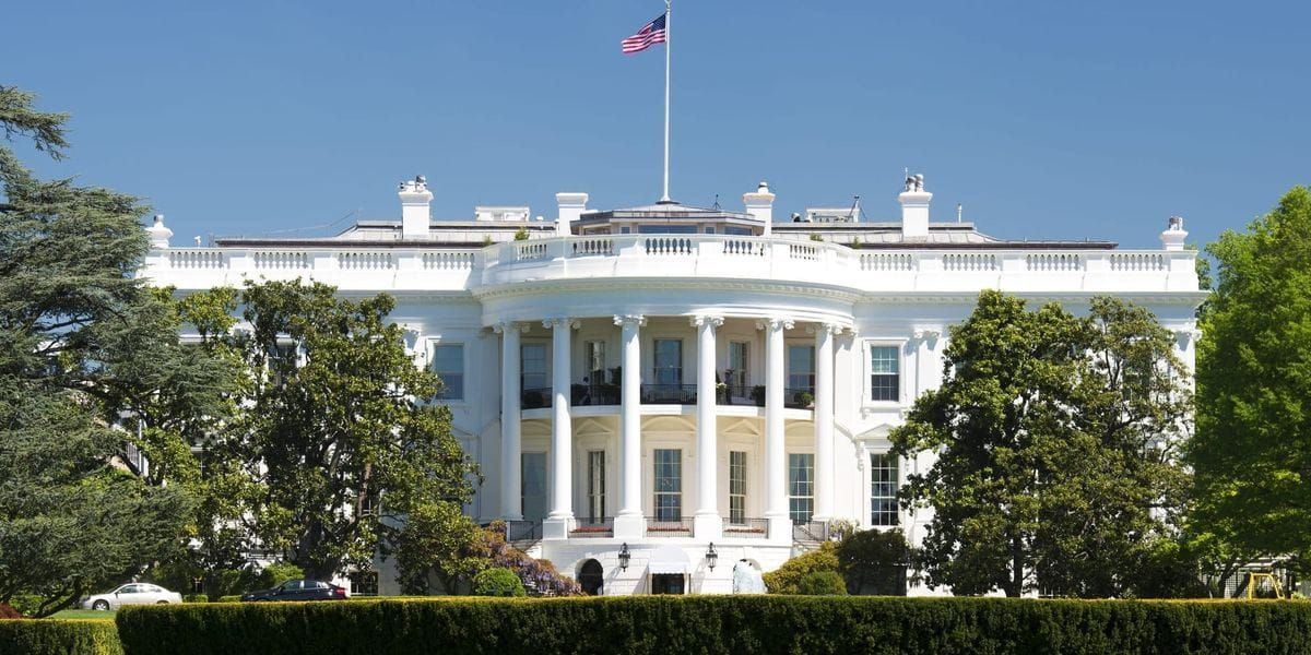 США приостановили прием заявлений на иммиграционные визы по всему миру