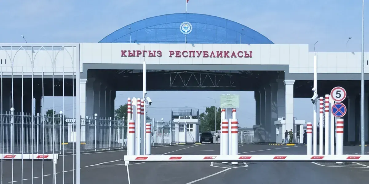 На КПП «Ак-Тилек» и «Ак-Жол» открылись мобильные офисы страхования
