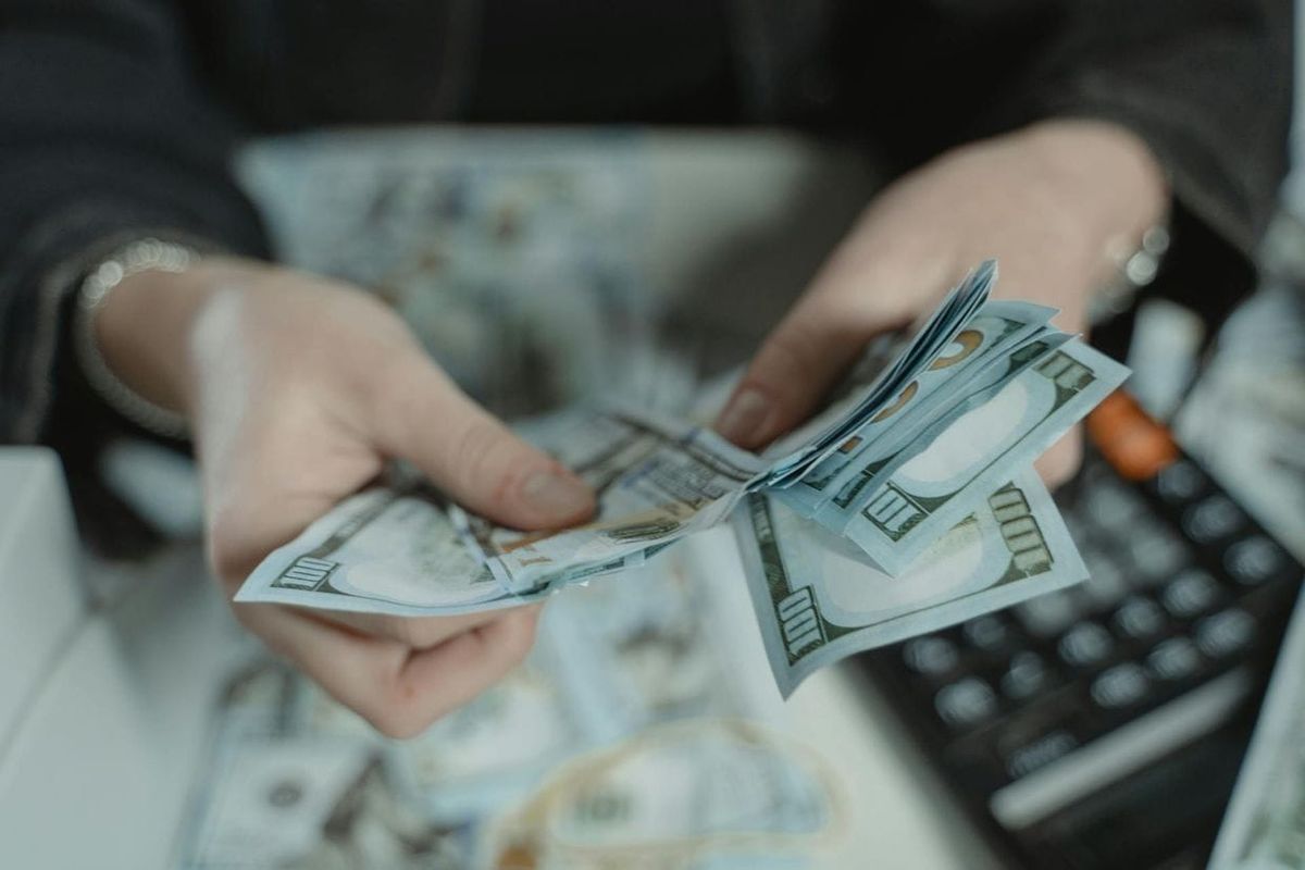 Курсы валют на 7 февраля: что происходит на Моссовете и в банках Бишкека?