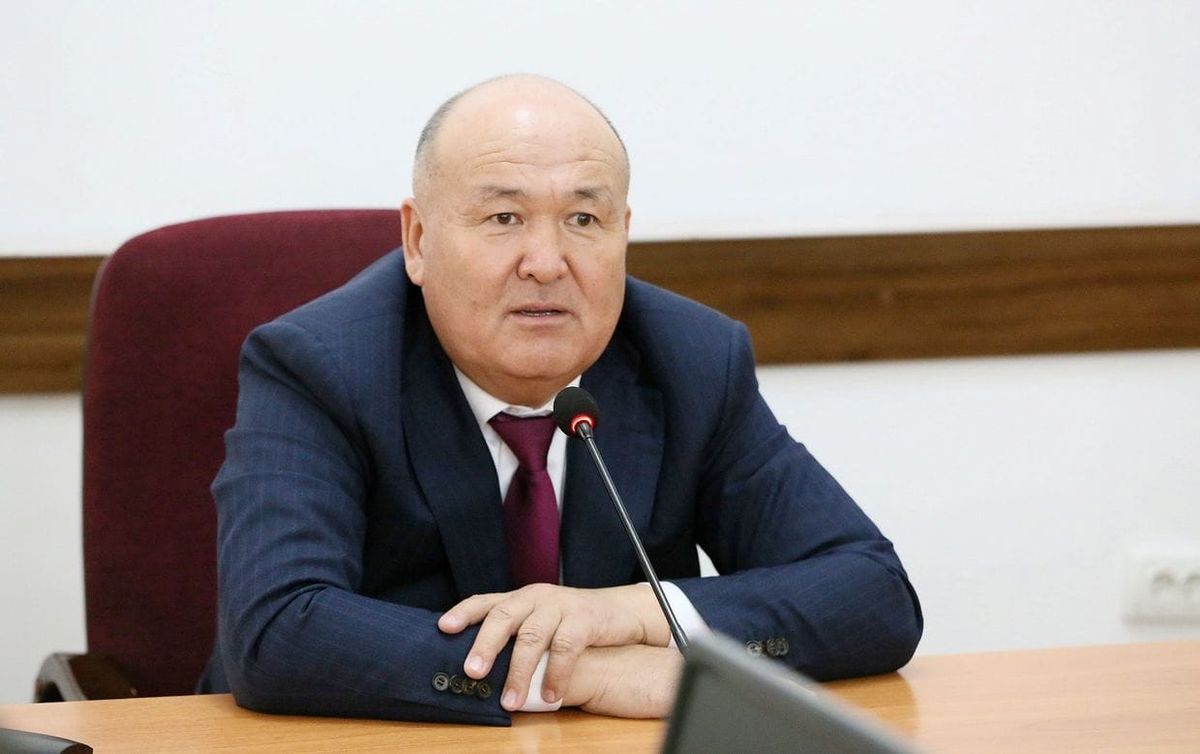 Новый мэр Оша запретил служебный транспорт и обязал починенных иметь сменную обувь для выезда на места