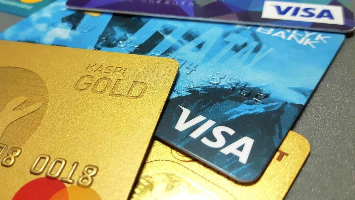 Казахстанские Kaspi и Home Credit Bank приостановили выпуск карт иностранцам