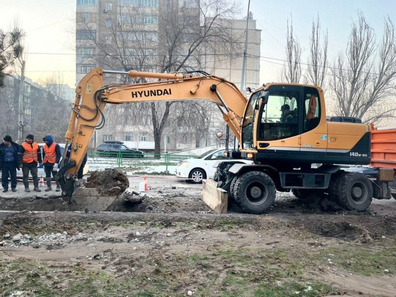 Несколько домов в Бишкеке остались без тепла из-за порыва на теплосетях