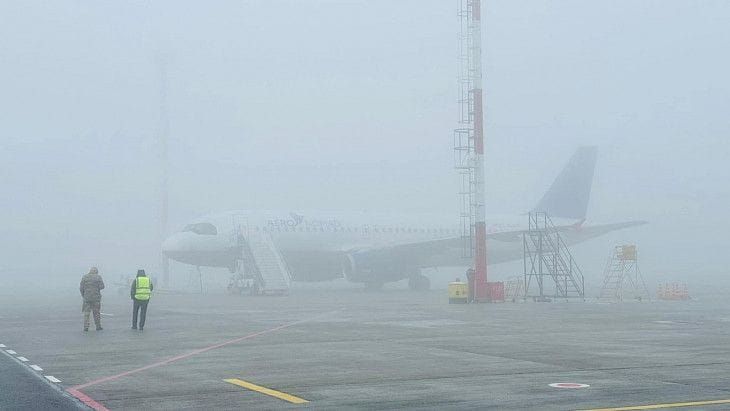 В аэропорту Оша временно приостановили взлеты и посадки самолетов из-за тумана