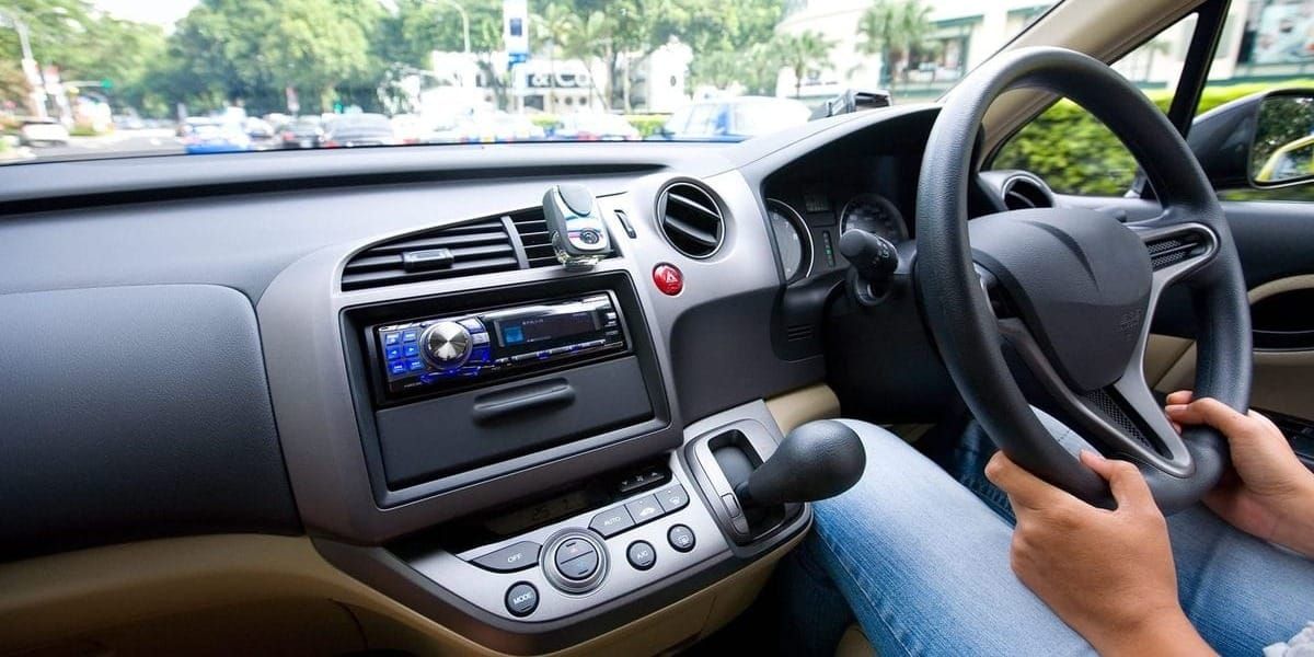 В КР уточнили правила легализации переоборудованных праворульных авто