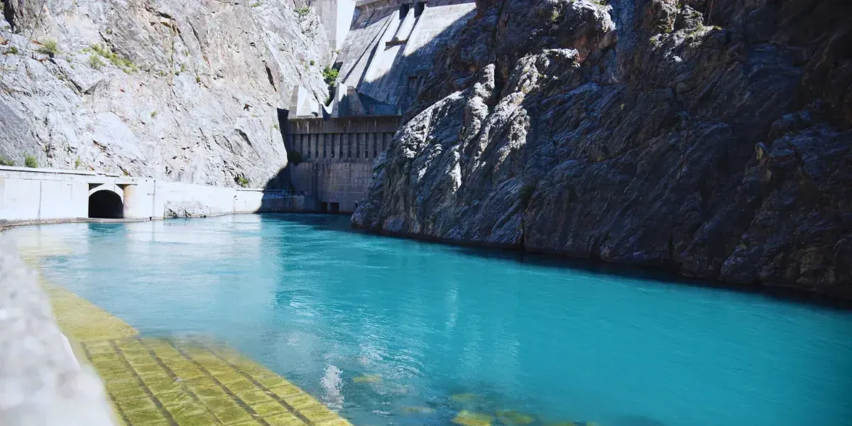 Минэнерго планирует накопить 11.5 млрд м³ воды в Токтогульском водохранилище к зиме