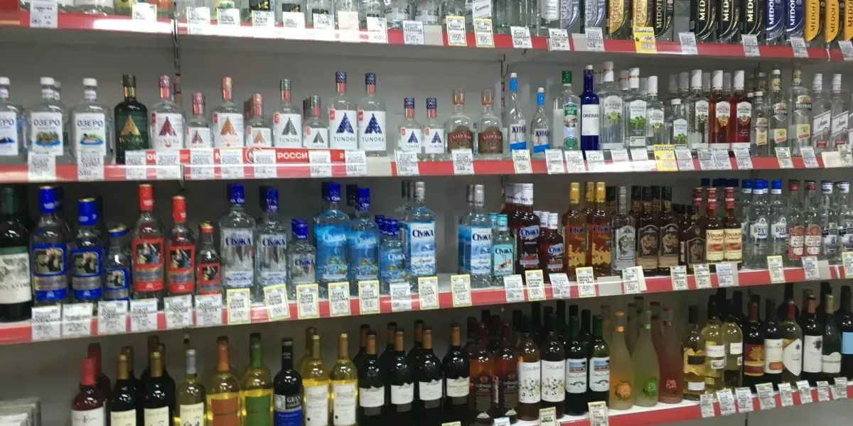 В Кыргызстане предлагают запретить продажу алкоголя на АЗС