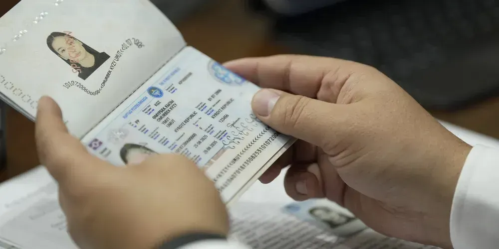 В Кыргызстане упростили оформление загранпаспорта для детей до 16 лет