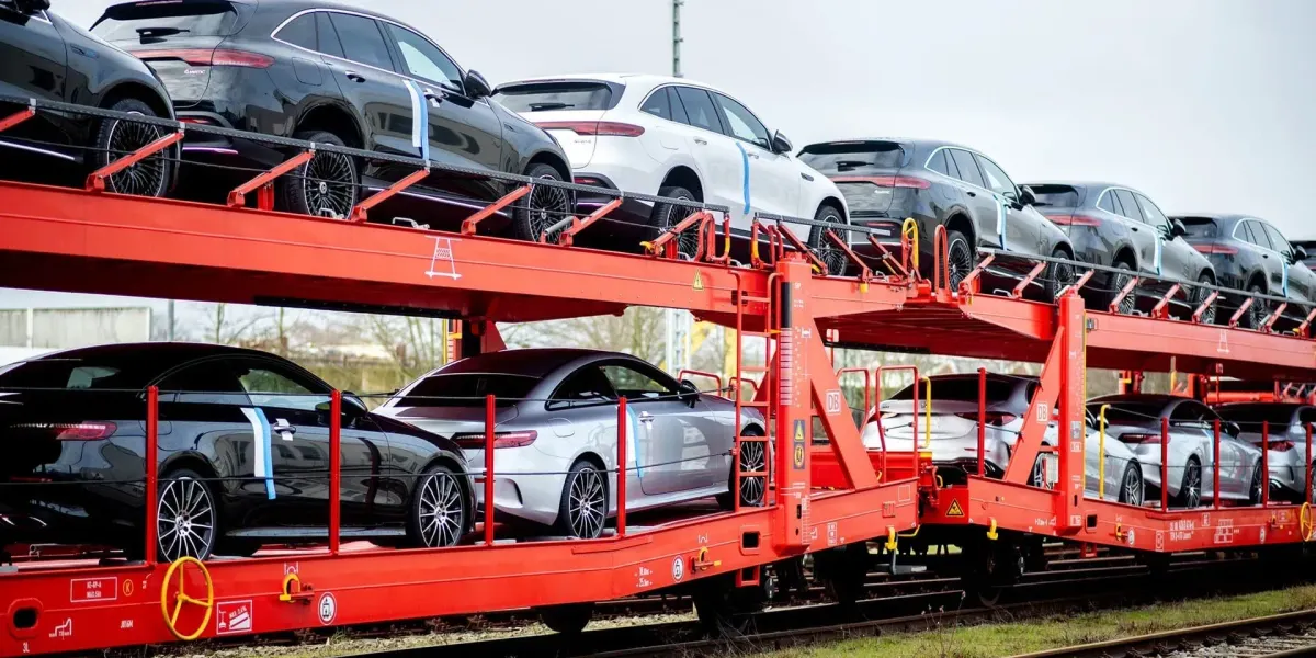 Кыргызстан стал лидером ЕАЭС по ввозу новых авто в Россию в 2025 году