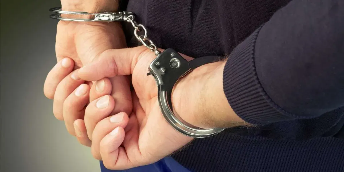 В КР задержали двух директоров частных автошкол, выступивших против госмонополии