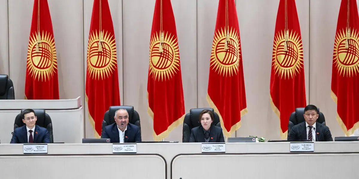 Жогорку Кенеш определился со структурой парламента и вице-спикерами