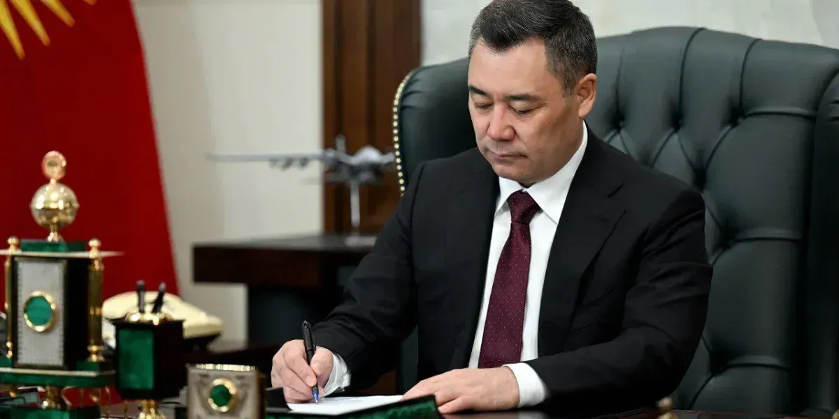 Садыр Жапаров сменил акима Лейлекского района