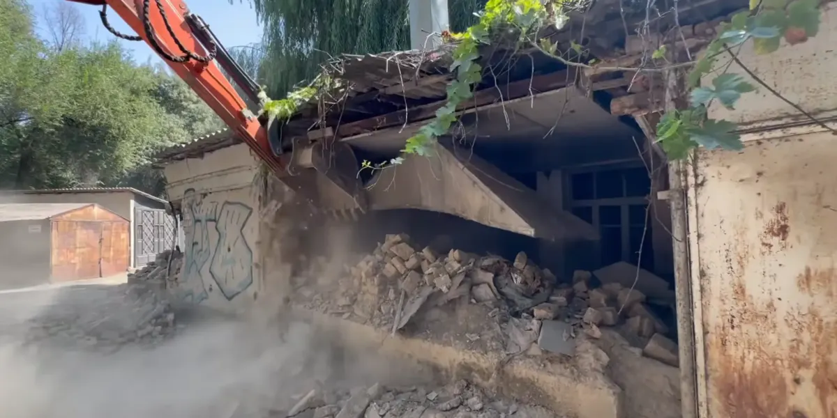 На месте старых гаражей в Оше построят новый парк отдыха