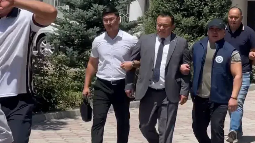 Задержание мэра Токмока во время совещания с Камчыбеком Ташиевым.