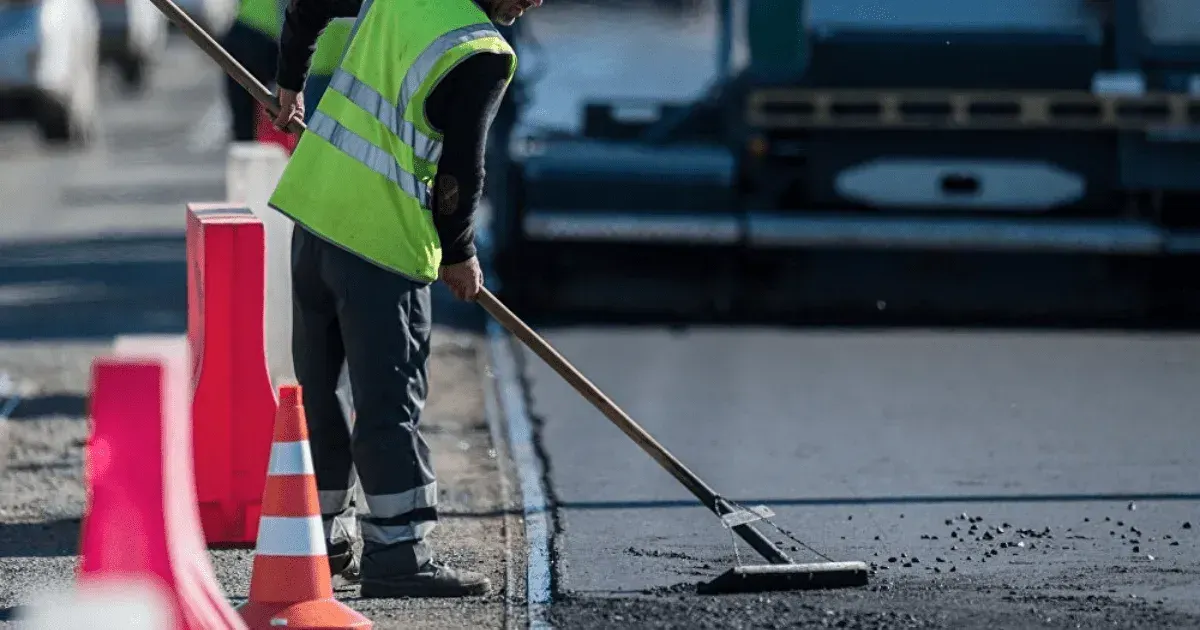 Участок улицы Курманжан Датки в Бишкеке закрыли до августа