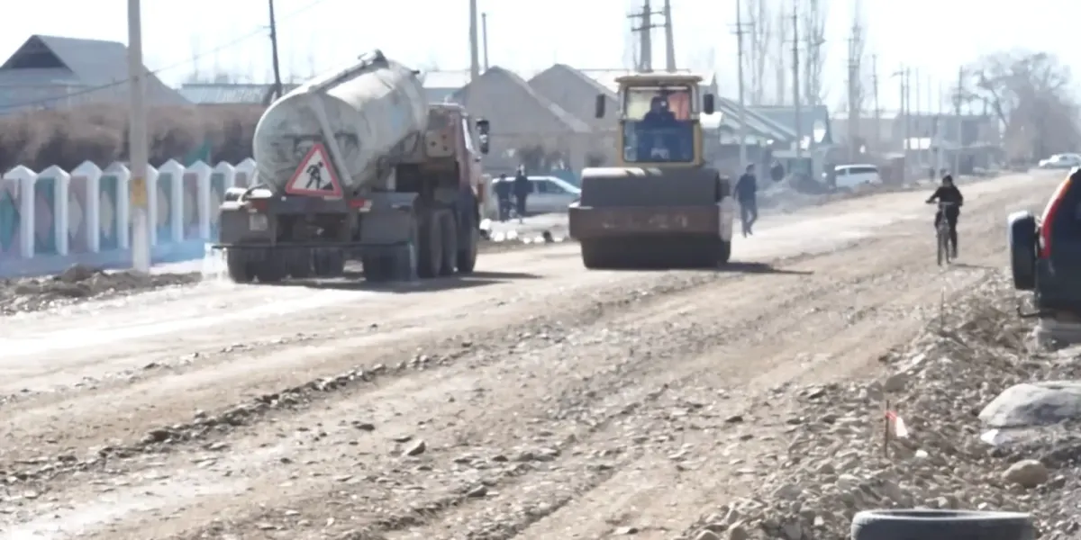 В Балыкчы наполовину завершено строительство дороги за 260 млн сомов