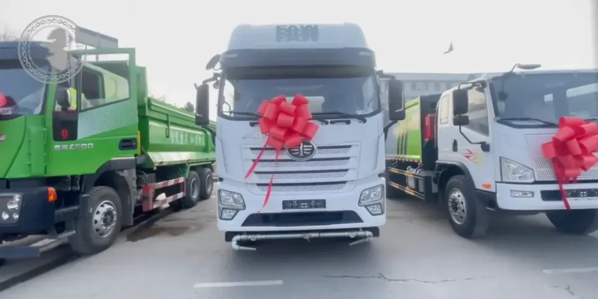 Ош получил новую коммунальную технику и автобусы для школьников