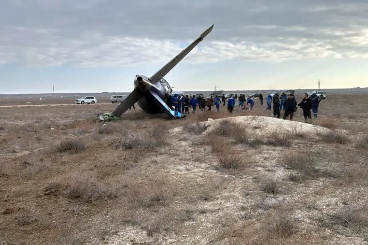 Самолет Azerbaijan Airlines разбился под Актау: среди пассажиров могут быть трое граждан Кыргызстана (видео)