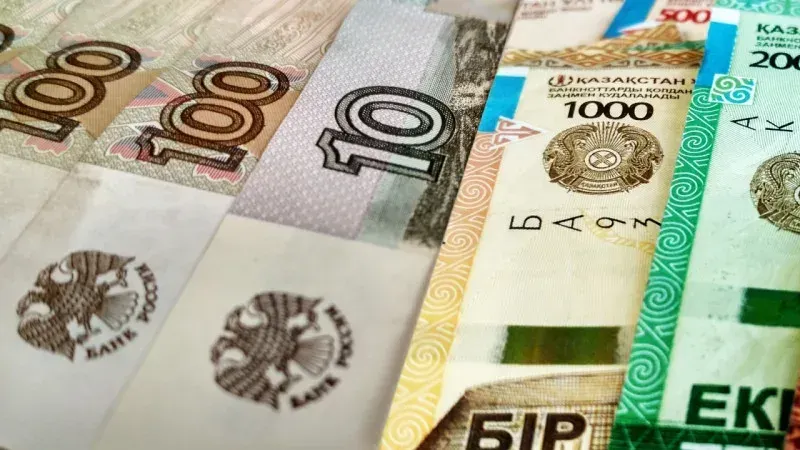 Рубль и тенге укрепились к сому, евро просел – курс НБ КР на 25 декабря