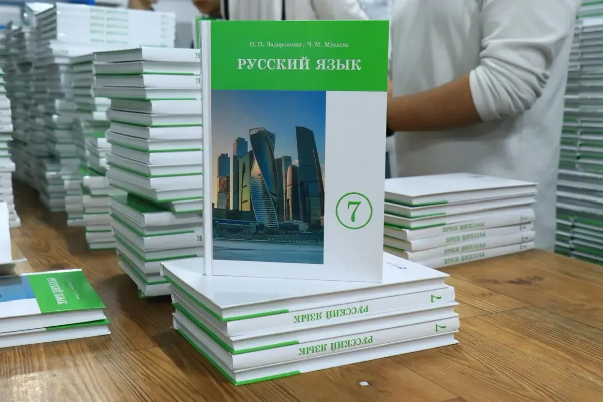 В Кыргызстане выпустили 285 тысяч новых учебников для школ — Минобразования