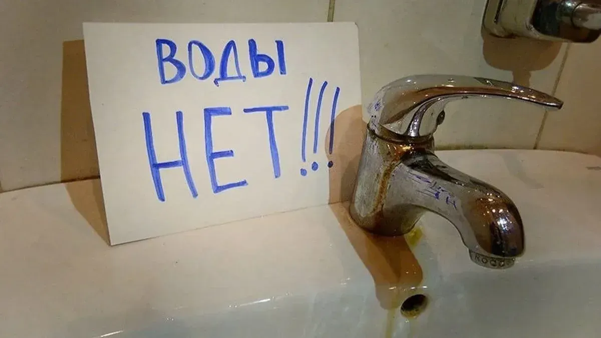 По улице Суюмбаева в Бишкеке временно приостановлена подача воды