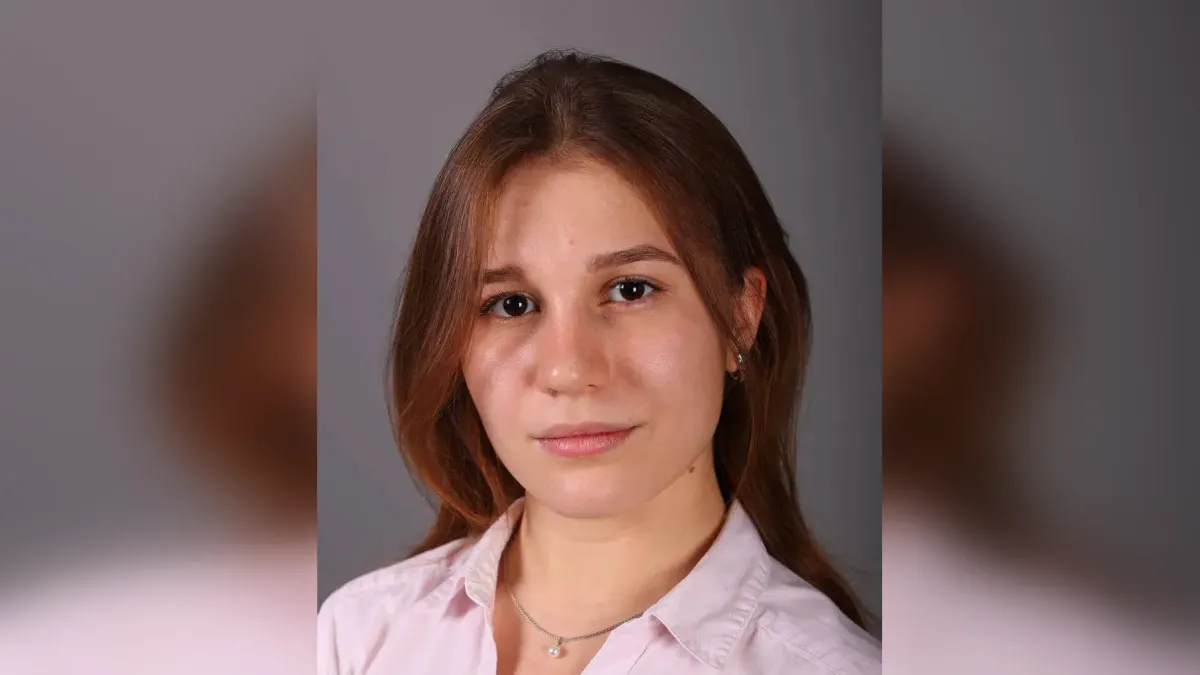 Выпускница школы №29 Бишкека получила 1 млн рублей за разработку технологии изготовления трудногорючей бумаги