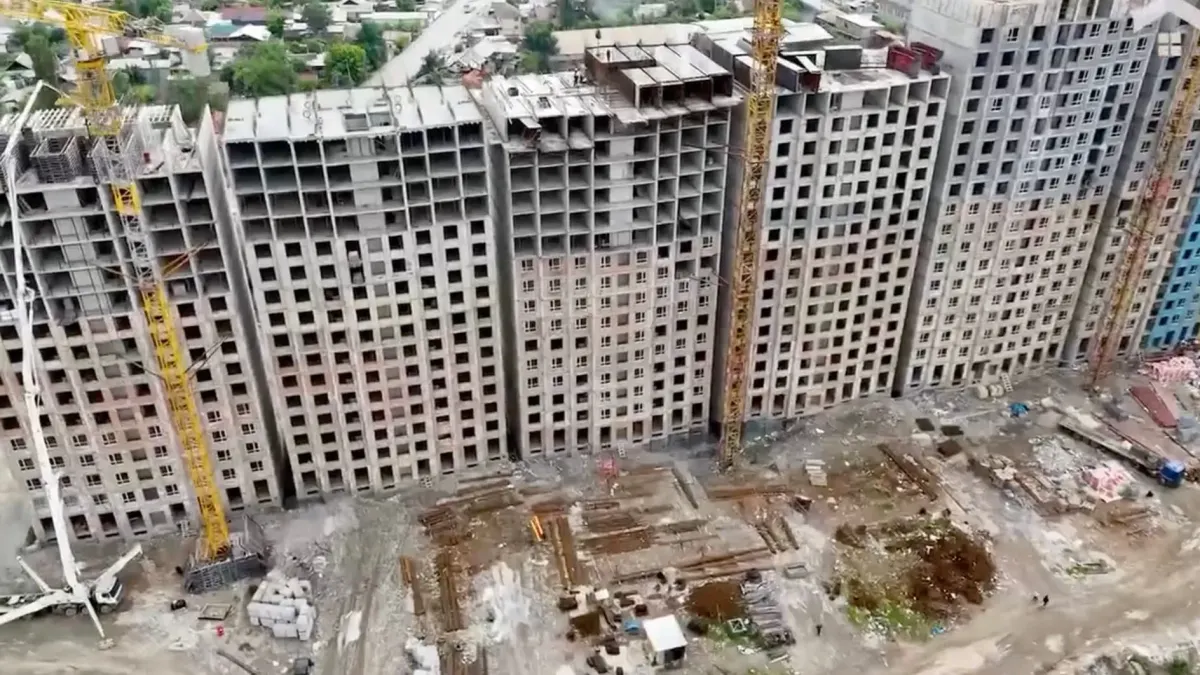 Садыр Жапаров в режиме онлайн контролирует строительство ипотечных домов – управделами президента