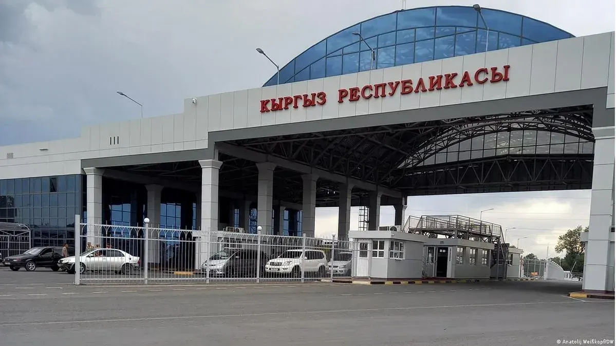 Жапаров подписал закон о продлении обязательств КР в рамках ЕАЭС по обустройству всех пунктов пропуска