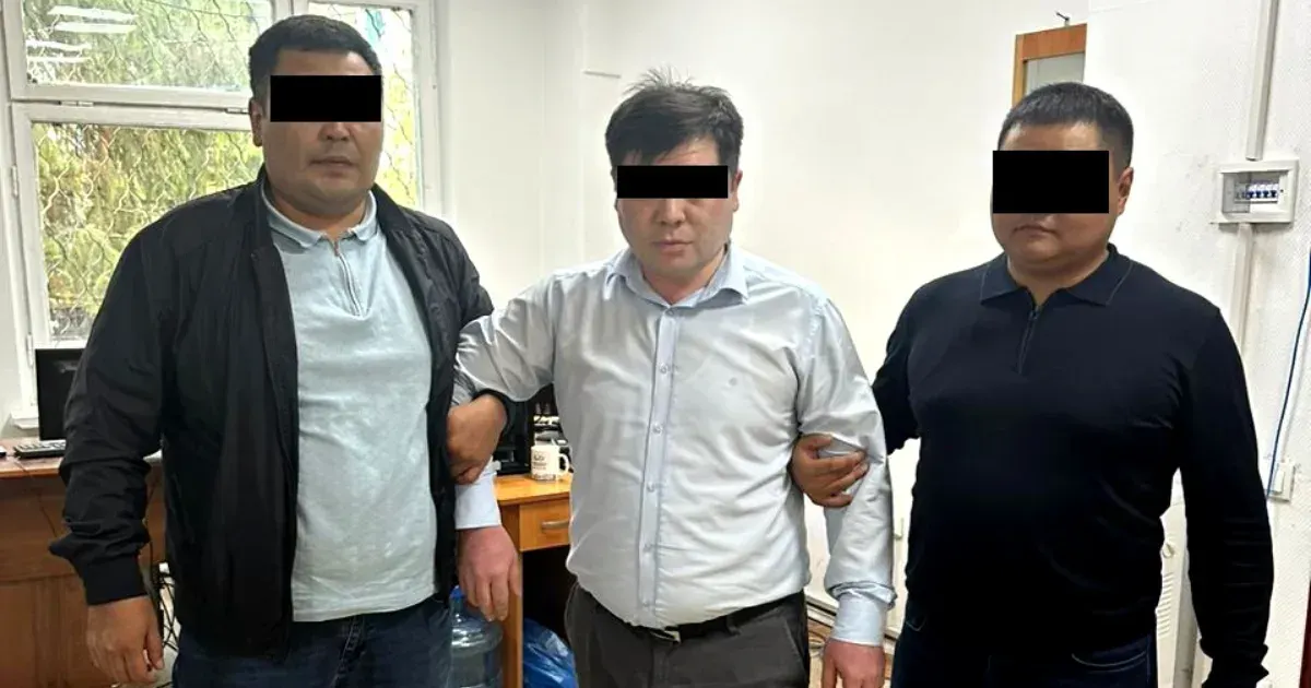 Сотрудник Налоговой службы вымогал у бизнеса деньги и угрожал штрафами – его задержали