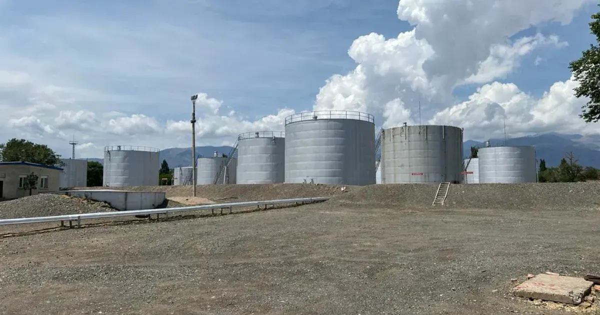 В Балыкчы есть риск утечки нефти в озеро Иссык-Куль - депутаты ЖК