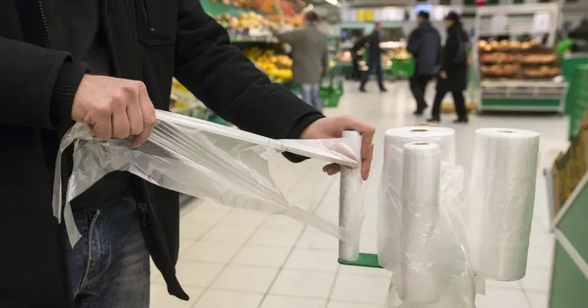 ЖК предлагает через три года полностью запретить в Кыргызстане пластиковые пакеты