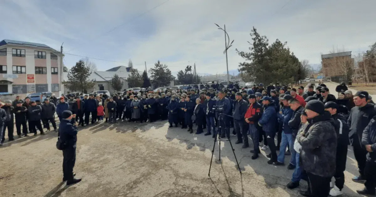 В Таласе предприниматели вышли на митинг против ККМ