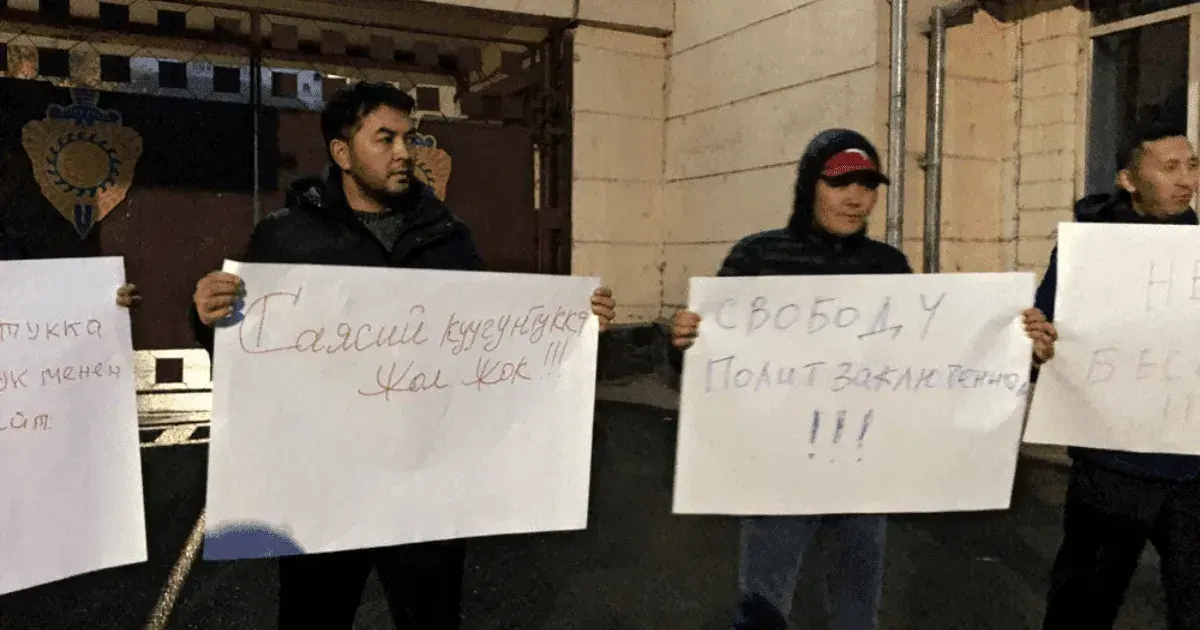 Институт омбдусмена заявил о нарушении прав задержанных активистов