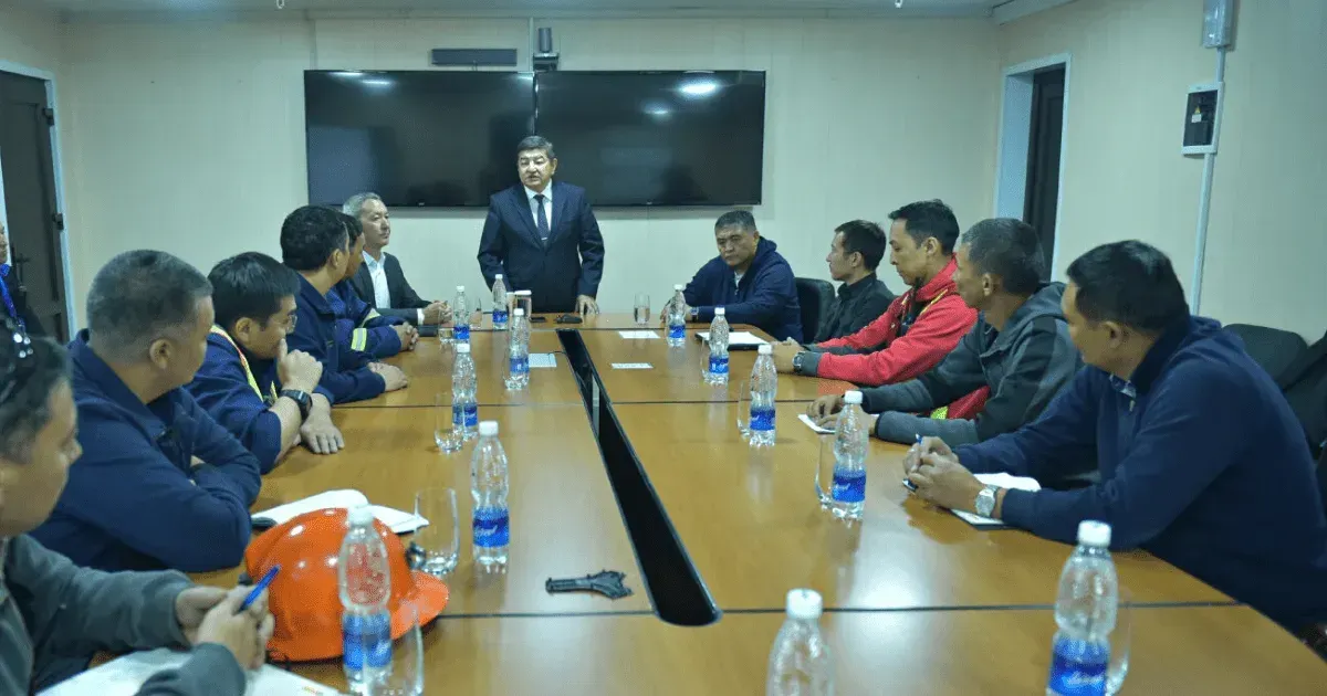 Жапаров и Ташиев посетили Кумтор и представили нового президента «КГК» Алмаза Барыктабасова
