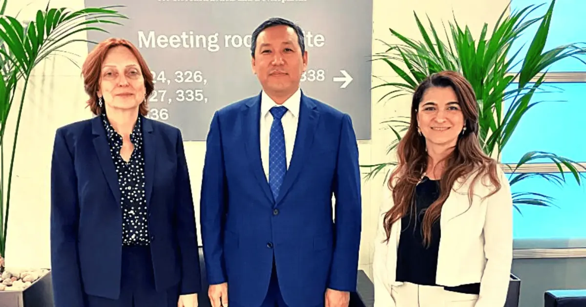 Кредиты на автобусы и ГЭС обсудили посол КР в Великобритании и руководство ЕБРР