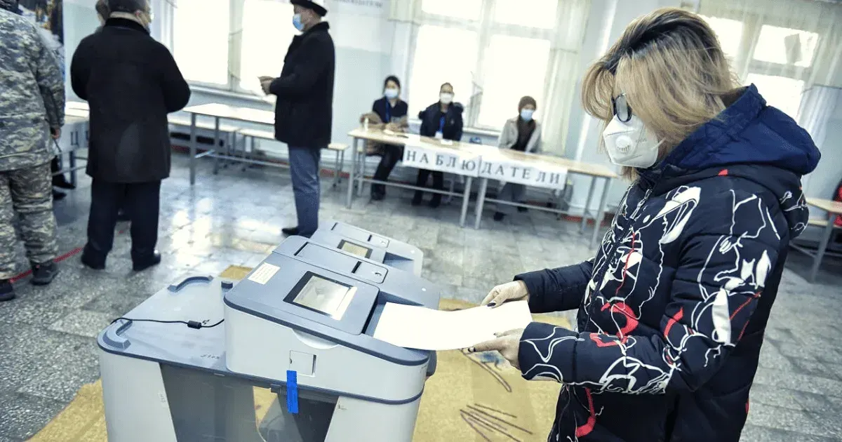 В Жогорку Кенеш предварительно проходят шесть партий — обработано 90% голосов
