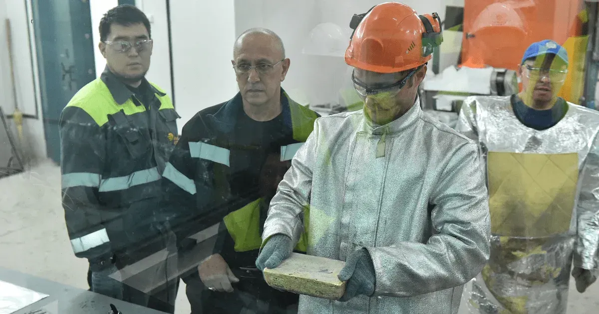 Марипову показали, как производят золото на Джеруе