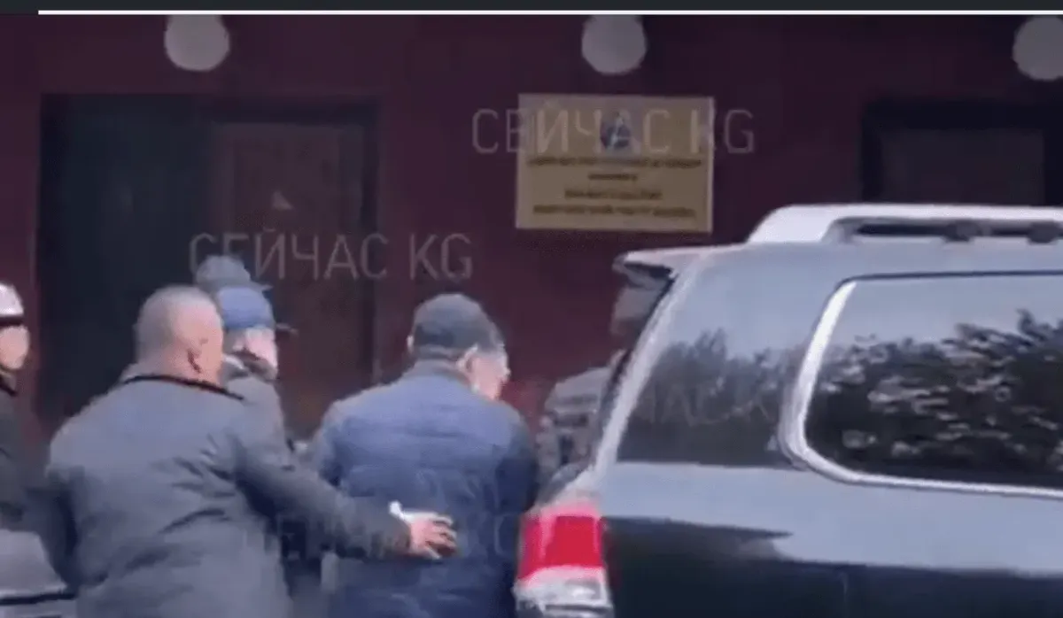 Садыр Жапаров приехал в здание правительства