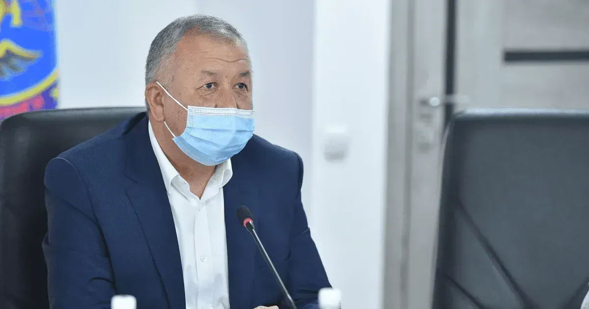 Боронов потребовал, чтобы все документы бизнесу выдавали оперативно и без дополнительных проверок